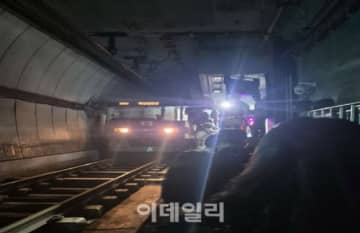 「なぜドアを開けてくれないのか」地下鉄に閉じ込められた乗客がわめき声＝韓国