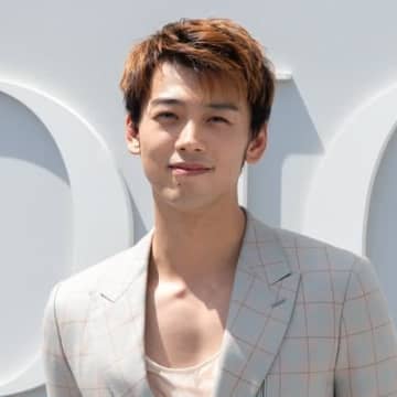 竹内涼真、弟との温泉ショットを公開。「最近は自分がお兄ちゃんをしてるなと実感」