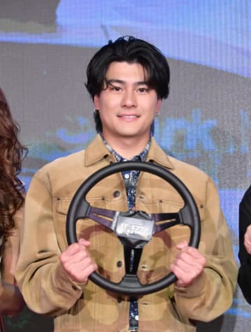 SixTONES森本慎太郎、F1マシンの風圧体験に呆然「すっごい…」　髪が乱れるもさらに“イケメン”に