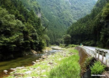 梅雨入りに間に合う!? 新緑と清流を楽しむ絶景ルート3選【モトメガネ編集部厳選】
