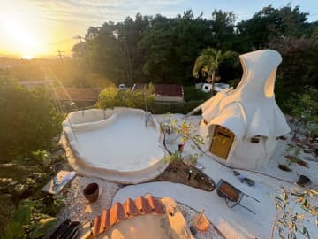 沖縄のサウナ施設が5月～パブリック利用を期間限定で開始　土が創り出すエコリュクスなサウナで新感覚の蒸気浴体験　世界初と、その進化が並ぶ、唯一無二のアースバッグサウナ　“本物志向の大人”に捧ぐ、自然と共鳴するウェルネス体験。