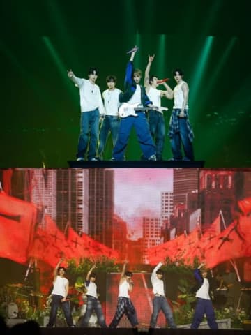 TXT、韓国の音楽フェスに3年連続ヘッドライナーとして登場！17曲を熱唱、観客と音楽で1つに