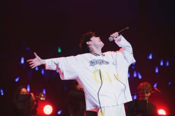 オーイシマサヨシ、春に開催されたワンマンライブ”オーイシ武道館Vol.2”から「L’oN」のライブ映像をプレミア公開！