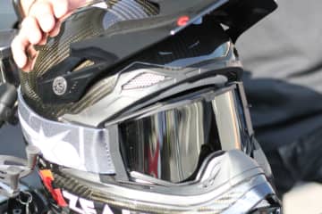 イタリアが生んだ「究極」のオフロードゴーグルを編集部＆ヘルメットメーカーが徹底レビュー！