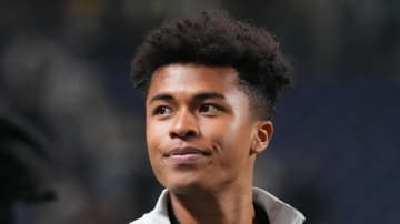 23歳日本代表MF、海外の元同僚スターが絶賛！ 「洞察力とインテリジェンスがある」