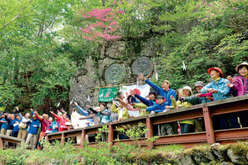 夏山登山の安全を祈願　埼玉・奥秩父で山開き式　「低山や単独登山者による事故が目立つ」「声のかけ合いを心がけて」