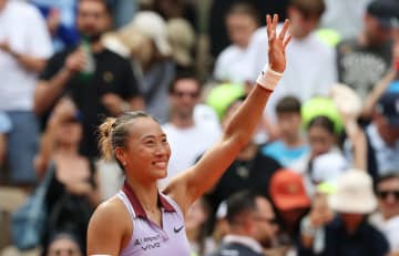 中国の鄭欽文、初の準々決勝進出　全仏テニス