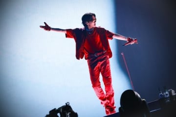 BTSのJ-HOPE、初単独ワールドツアーの日本公演が終了…涙を見せる場面も「死に物狂いでやってきた」