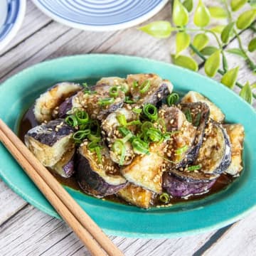 【なすにこんな食べ方あったんだ！】まぶして焼くだけで驚きの新食感！？家族が一瞬で食べ尽くす！秒でできる激ウマおかずレシピ