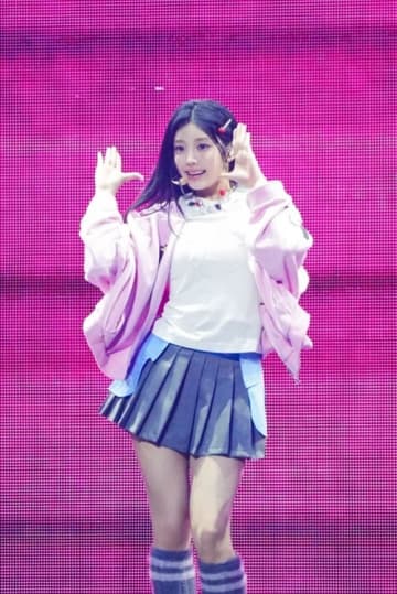 ILLIT、「Weverse Con Festival」で新曲ティザーをサプライズ公開！「新しい姿に期待して！」