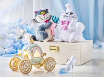ディズニーストア、シンデレラ新グッズ。猫ルシファーのぬいぐるみ/ガラスの靴の指輪ホルダーほか
