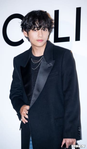 BTSのV、除隊までのカウントダウンをスタート！軍服姿のアイコン＆名前が話題に