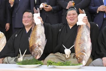 横綱昇進伝達式　堂々口上、親方に感謝　大の里「一番上」に喜び