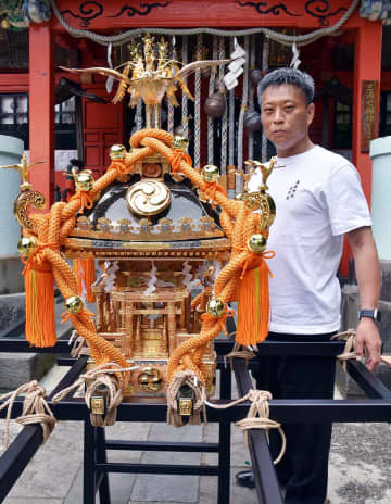 三浦市の海南神社に子どもみこし、7日八雲祭で奉納　金色の鳳凰（ほうおう）など「縁起物」30人が担ぐ