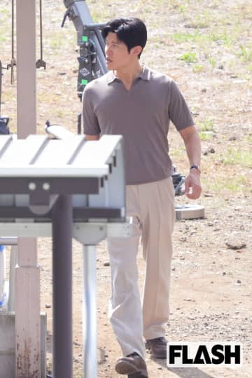 鈴木亮平、多忙すぎる “カメレオン俳優” のロケ現場…数年先まで予定ぎっちり、熾烈なスケジュール争奪戦のわけは