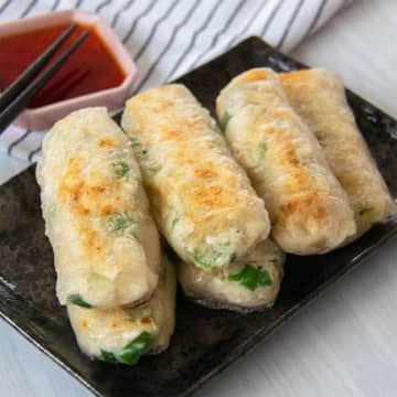 【ライスペーパーあったら試してみて】豆腐とえのきで満足感抜群！節約したい時にもぴったりの簡単おかずレシピ