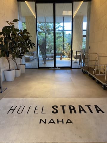 天空の隠れ家ホテル！沖縄・那覇の空に浮かぶ特別席｜HOTEL STRATA NAHA「パノラマスイート」で叶える休日