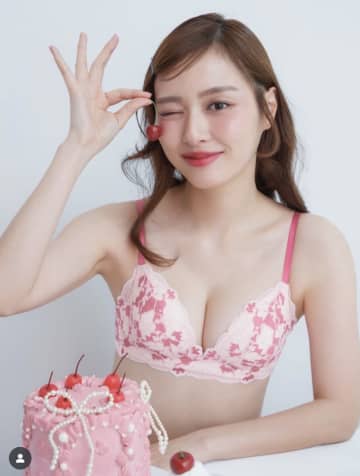 「キュートすぎる…めっちゃええやん」グラドル・内田理央、ピンク色の下着ショットが可愛すぎると話題に！「スタイルいいね」