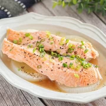 【新玉ねぎとサケをレンジで5分】「とにかく簡単で感動するウマさだわ」ご飯が何杯でもいけるメイン系おかずレシピ