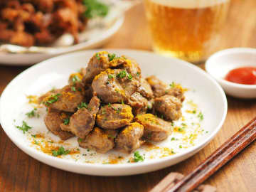 「砂肝のカレー炒め」がやわらかジューシー！高たんぱくな絶品おつまみレシピ