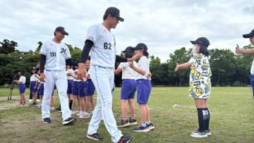 ロッテ、坂井と茨木が君津市内の保育園・小学校を訪問