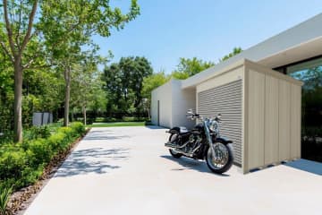 いたずらや盗難からガッチリガード。完全セキュリティガレージ『バイクシャッターマン』の魅力