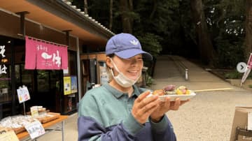 「食べすぎがち」渋野日向子、お団子を前に“しぶこスマイル”のオフショットを公開