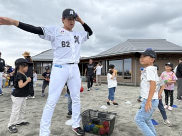 【ロッテ】二軍施設移転決定の君津市で野球体験会を開催　坂井遼は子どもと交流し「野球を好きになってくれたらうれしい」