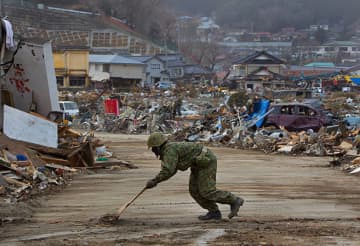 「ある意味、地獄が待ってます」退職自衛官を苦しめる若年給付金の返納ルール|小笠原理恵 ある駐屯地で合言葉のように使われている言葉があるという。「また小笠原理恵に書かれるぞ!」。「書くな!」と恫喝されても、「自衛隊の悪口を言っている」などと誹謗中傷されても、私は、自衛隊の処遇改善を訴え続ける!