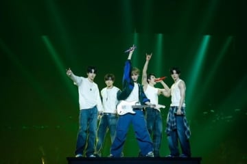 TXTからBOYNEXTDOORまで、合計27組のアーティストが一堂に！先輩BoAの前でカバーステージを披露