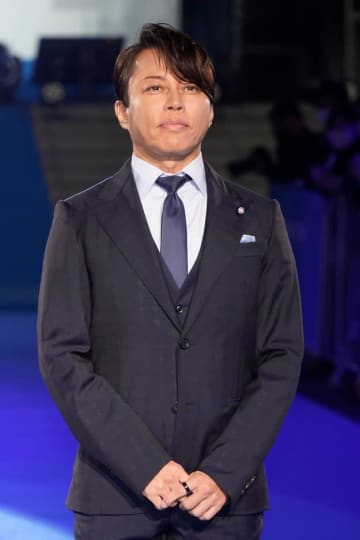 西川貴教がド派手衣装でミャクミャクと2ショット→「このお衣装が地上波で...！？」「ミャクミャク衣装カッコいい！」と反響