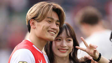 26歳日本代表エースFW、モデル妻から「おじさん」と呼ばれていた…「奥さん溺愛してる」「仲良しかわいい夫婦」