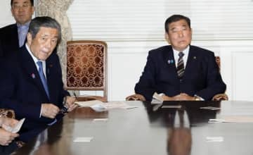 内閣不信任案で解散論浮上　首相、森山氏と認識共有
