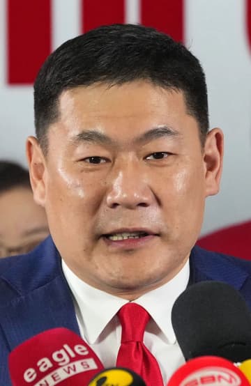 モンゴル首相信任投票へ　息子ぜいたくに国民反発