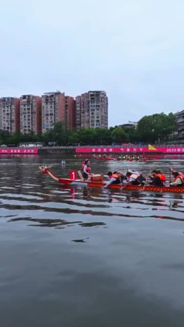 ワールドゲームズ控えた中国・成都、各地でドラゴンボートレース