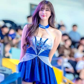 「ド迫力ボディが炸裂！」韓国９頭身チアがワイルドな衣装で魅せた“超高速腰ふりダンス”にファン熱狂！「キレが半端ない」「球場のヴィーナス」