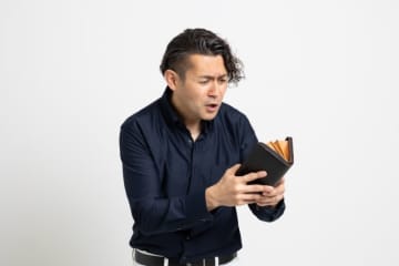 給料日前になると「タバコ代、貸してくれ」と言ってくる同僚に男性が思ったこと