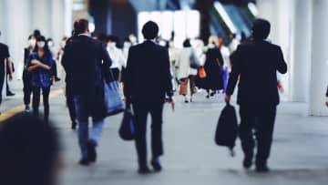 もはや休みは贅沢！5割が物価高で休日を返上…「稼ぐ」に走る日本人の末路