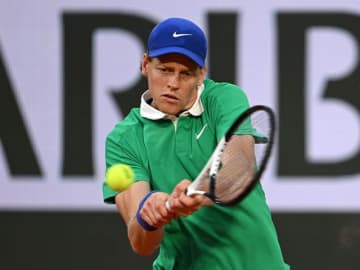 シナー、世界15位ルブレフを圧倒し2年連続ベスト8。準々決勝で世界62位ブブリクと対戦[全仏オープン]