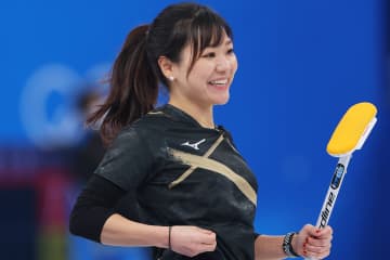 「腹筋すごいね！」ロコ・ソラーレ吉田知那美、スポブラ姿で“へそチラ”にネット衝撃！「割れてて格好良い」「きれいですね」【カーリング】