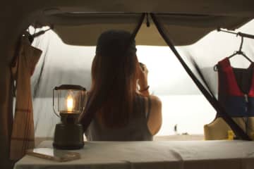 女子ソロキャンプ×車中泊！目隠しは本当に必要？失敗しない防犯対策を紹介！