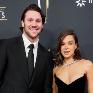 ヘイリー・スタインフェルドが結婚！