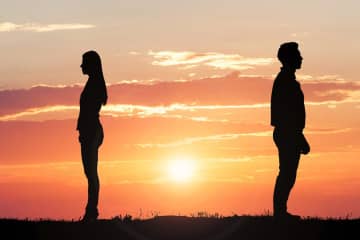 樋口一葉の『うらむらさき』あらすじ紹介。美しい言葉の一つ一つが、物語をより官能的に、また繊細に映し出す！
