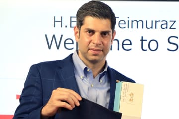 「彼女から教えてもらいました」　ジョージア大使の妻への誕生日メッセージに反響　「なんて素敵な惚気!!」「ロマンチック」