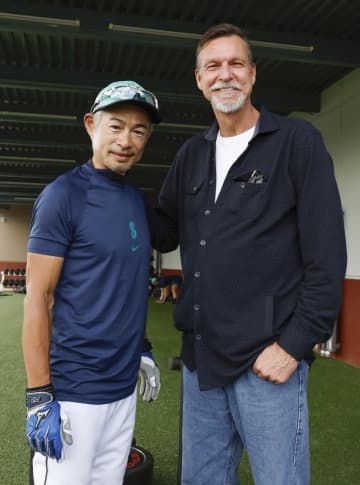 ジョンソン氏、永久欠番に　イチロー氏とともに「51」