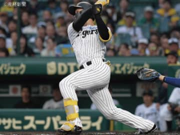 19打席ぶりの安打となる先制適時二塁打！打点リーグトップの34打点目で佐藤輝明に並んだ阪神の若き好打者とは！？