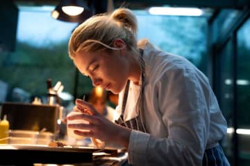 フローレンス・ピュー　頭を剃るシーン”への熱い想い　「We Live in Time」インタビュー