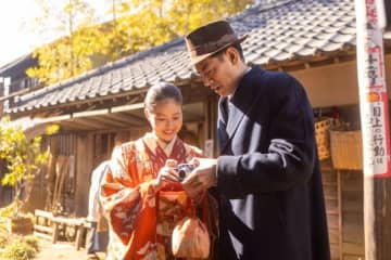 明日の『あんぱん』“のぶ”今田美桜、夫“次郎”中島歩からカメラを託される