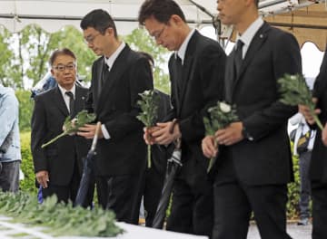 犠牲43人、鎮魂願い関係者献花　雲仙・普賢岳大火砕流から34年