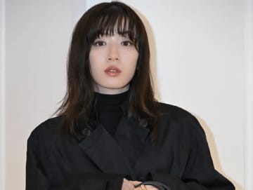 「この距離感、ネタですやんw」永野芽郁、ドラマ"キャスター"のオフショットに反響　"ゼロ距離"での微笑み姿が話題に